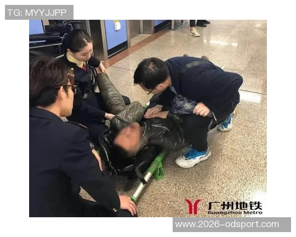 克劳奇不慎遗失妻子生日礼物地铁乘客拾获后及时归还车站